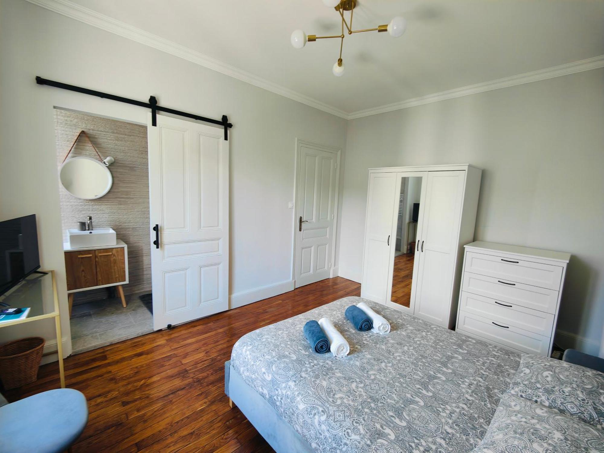Self-Checkin Town House - Rooms To Rent In A Beautiful Modern Town House - Not A Hotel - Location De Chambres Avec Arrivee En Autonomie - Extra Fee For Sheets And Towels - Private Parking - Check Your Plateform Inbox And Follow Check-In Instructions Saint-Romain-en-Gal Extérieur photo