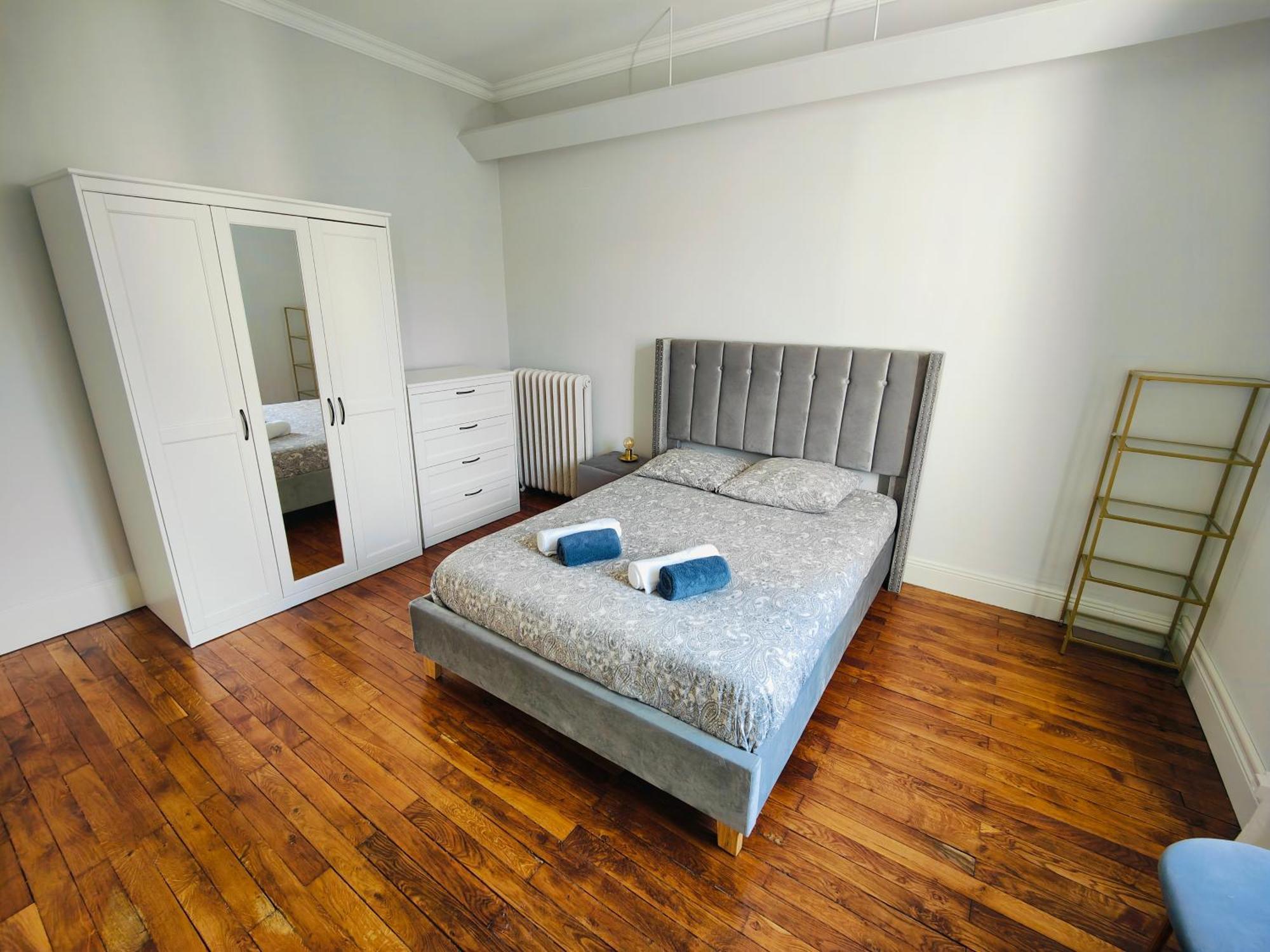 Self-Checkin Town House - Rooms To Rent In A Beautiful Modern Town House - Not A Hotel - Location De Chambres Avec Arrivee En Autonomie - Extra Fee For Sheets And Towels - Private Parking - Check Your Plateform Inbox And Follow Check-In Instructions Saint-Romain-en-Gal Extérieur photo