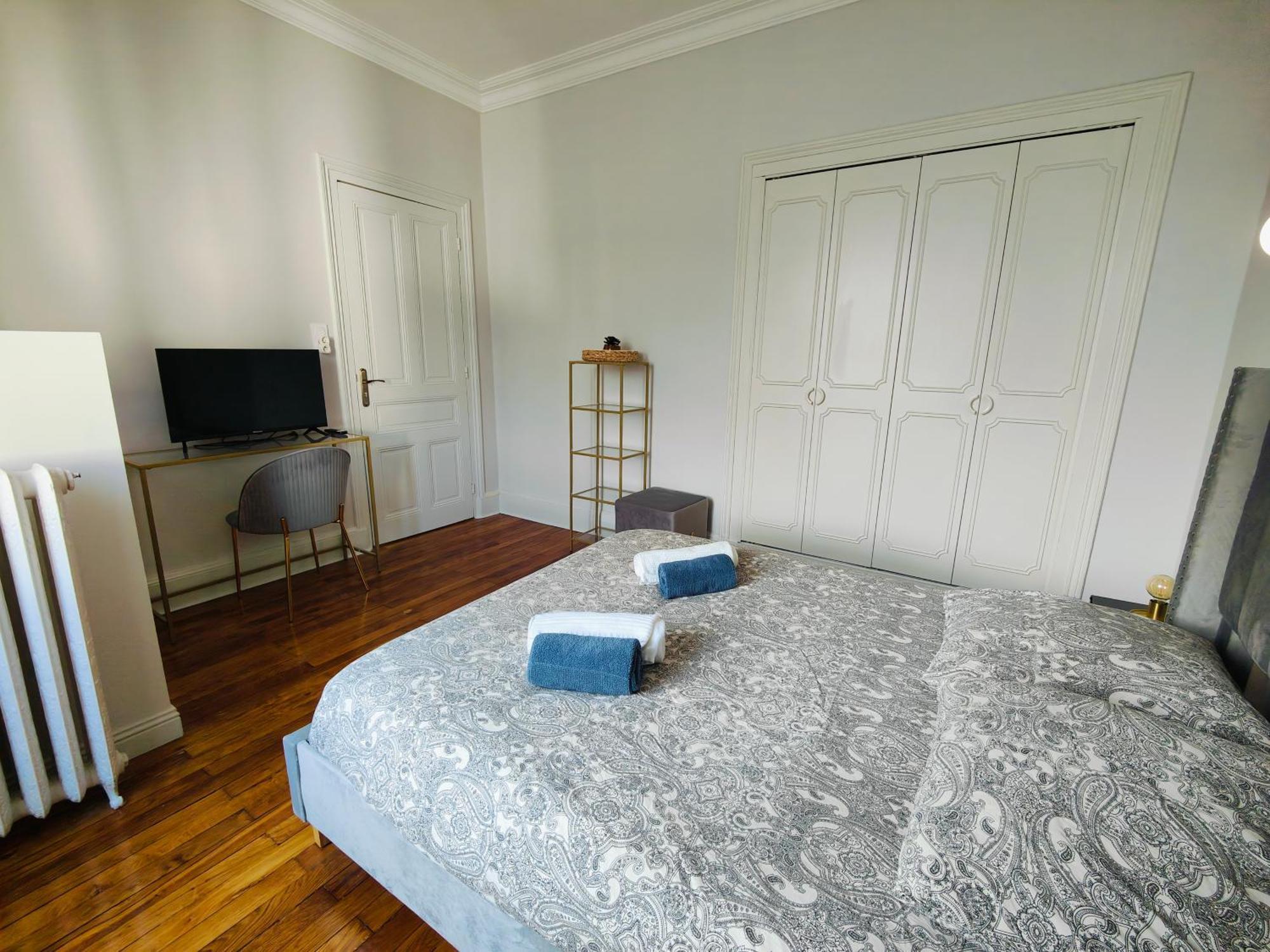 Self-Checkin Town House - Rooms To Rent In A Beautiful Modern Town House - Not A Hotel - Location De Chambres Avec Arrivee En Autonomie - Extra Fee For Sheets And Towels - Private Parking - Check Your Plateform Inbox And Follow Check-In Instructions Saint-Romain-en-Gal Extérieur photo