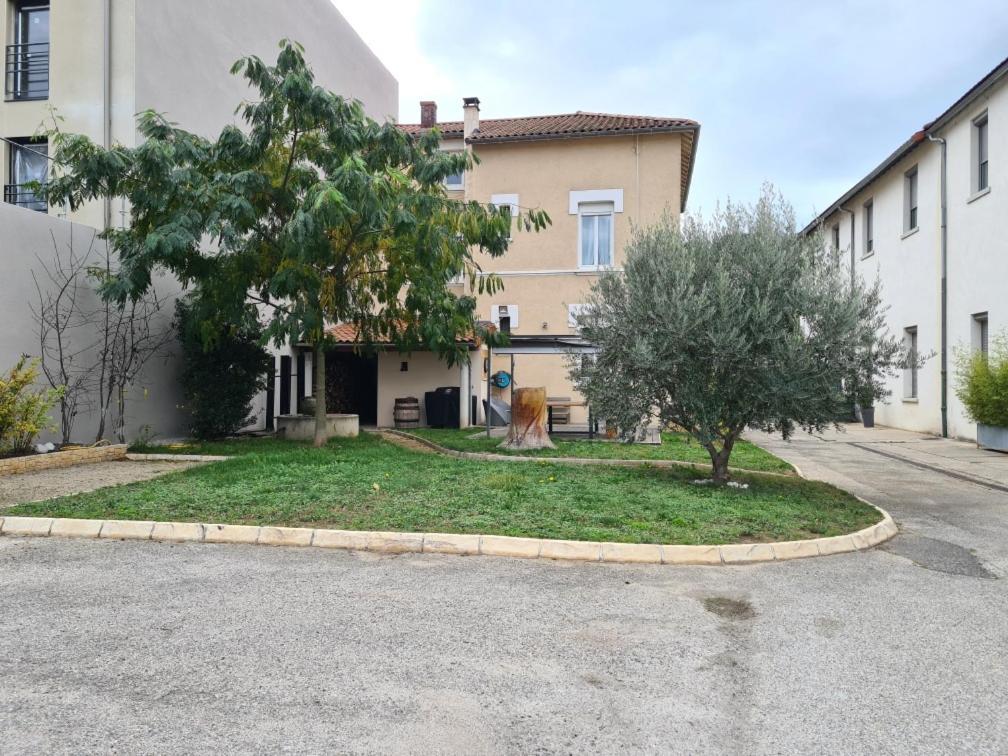 Self-Checkin Town House - Rooms To Rent In A Beautiful Modern Town House - Not A Hotel - Location De Chambres Avec Arrivee En Autonomie - Extra Fee For Sheets And Towels - Private Parking - Check Your Plateform Inbox And Follow Check-In Instructions Saint-Romain-en-Gal Extérieur photo
