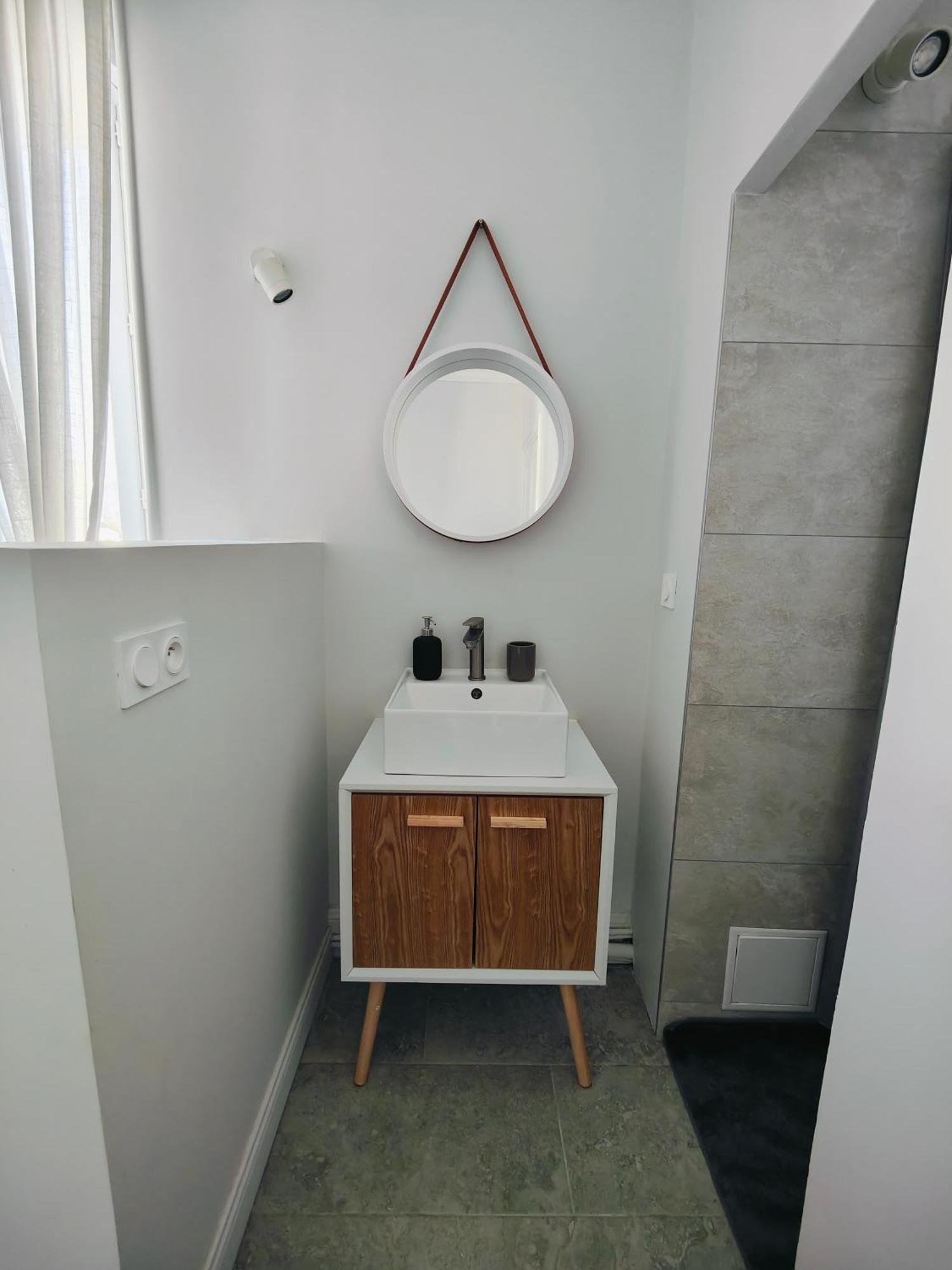 Self-Checkin Town House - Rooms To Rent In A Beautiful Modern Town House - Not A Hotel - Location De Chambres Avec Arrivee En Autonomie - Extra Fee For Sheets And Towels - Private Parking - Check Your Plateform Inbox And Follow Check-In Instructions Saint-Romain-en-Gal Extérieur photo