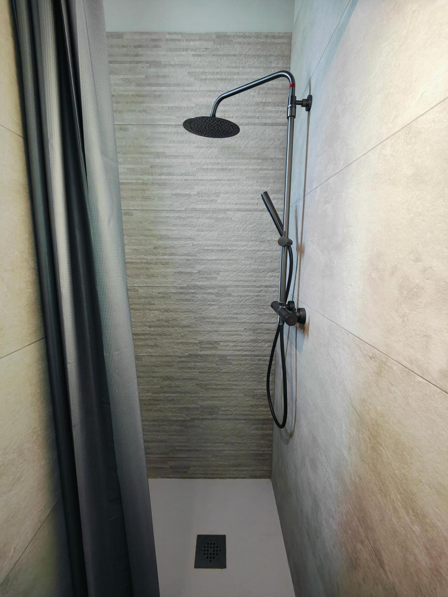 Self-Checkin Town House - Rooms To Rent In A Beautiful Modern Town House - Not A Hotel - Location De Chambres Avec Arrivee En Autonomie - Extra Fee For Sheets And Towels - Private Parking - Check Your Plateform Inbox And Follow Check-In Instructions Saint-Romain-en-Gal Extérieur photo